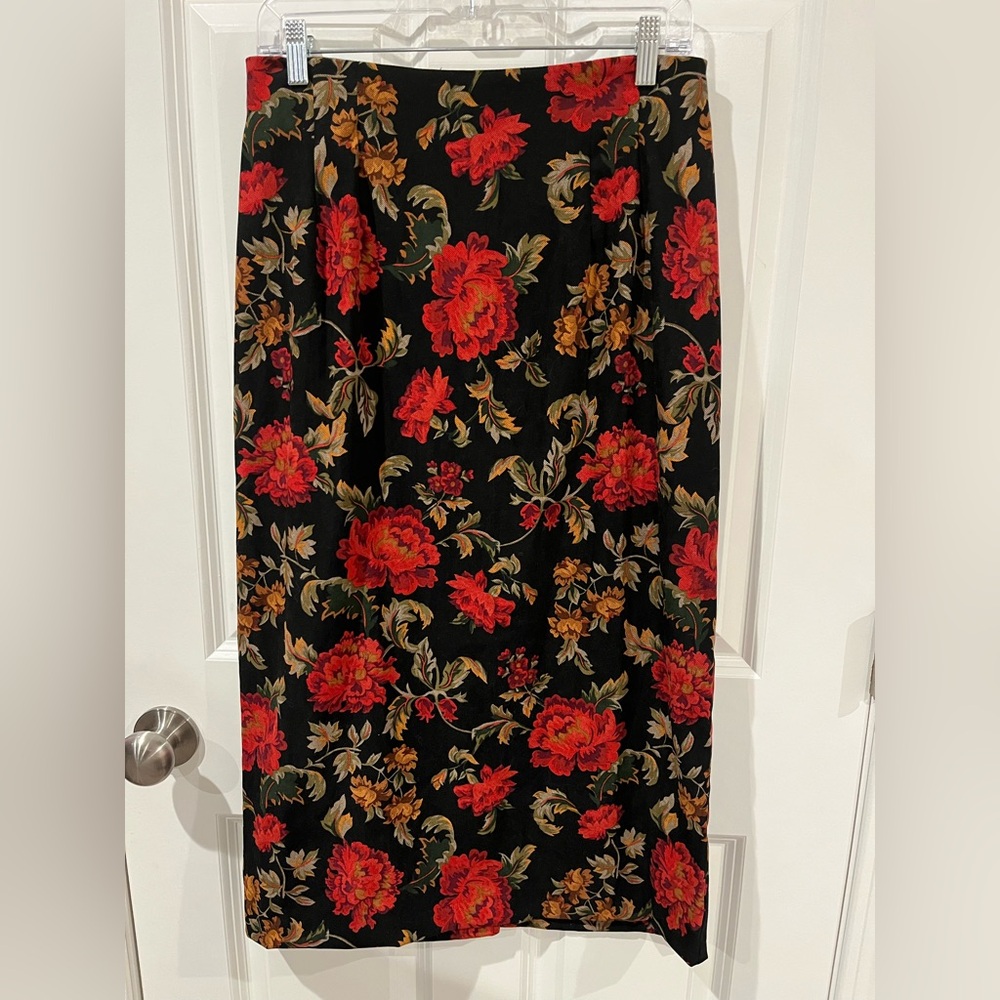 Briggs New York Size 10P Red Rose Long Pencil Skirt